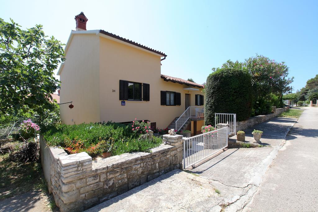 Apartment Ema Premantura Oda fotoğraf