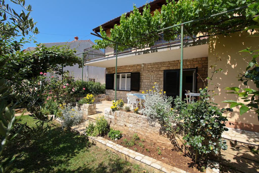 Apartment Ema Premantura Oda fotoğraf